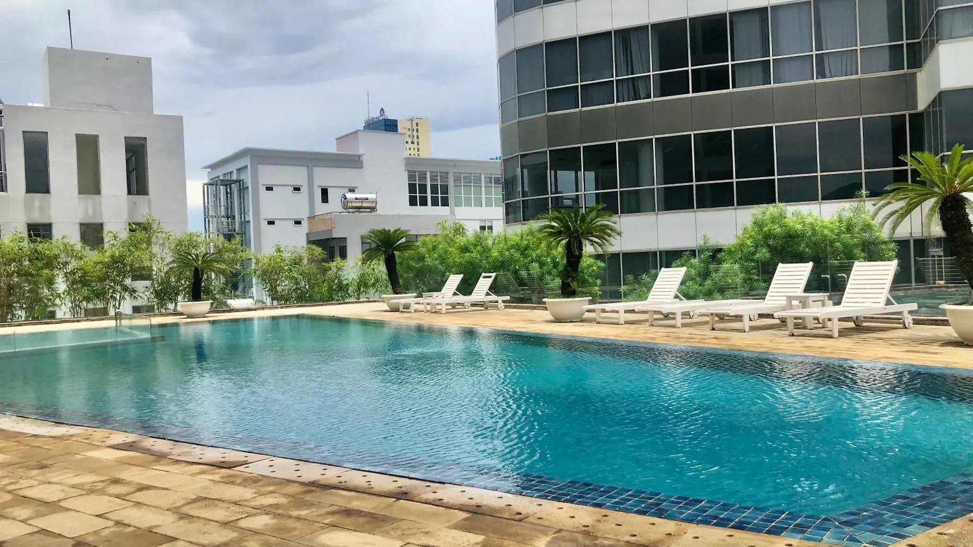 Luxury Center Riverside Apartment Da Nang Vietnam