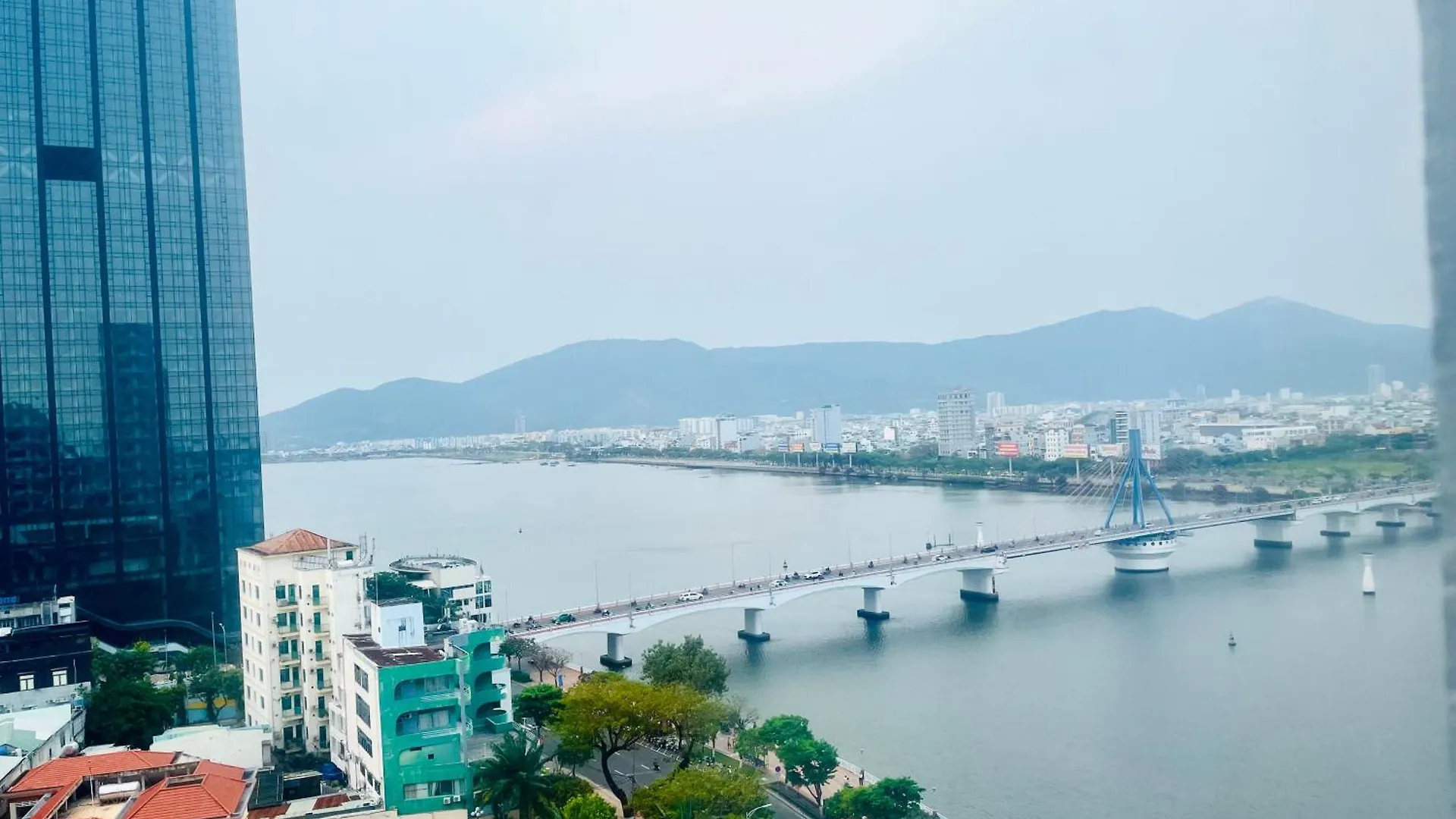 Luxury Center Riverside Apartment Da Nang