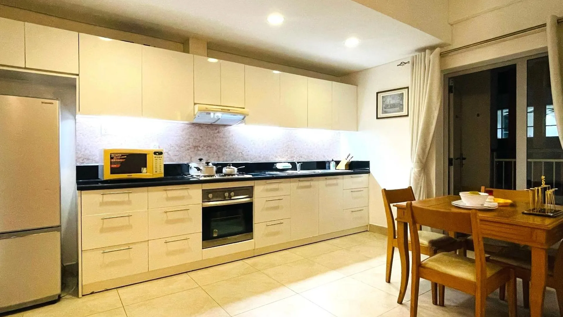 Luxury Center Riverside Apartment Da Nang 0*,