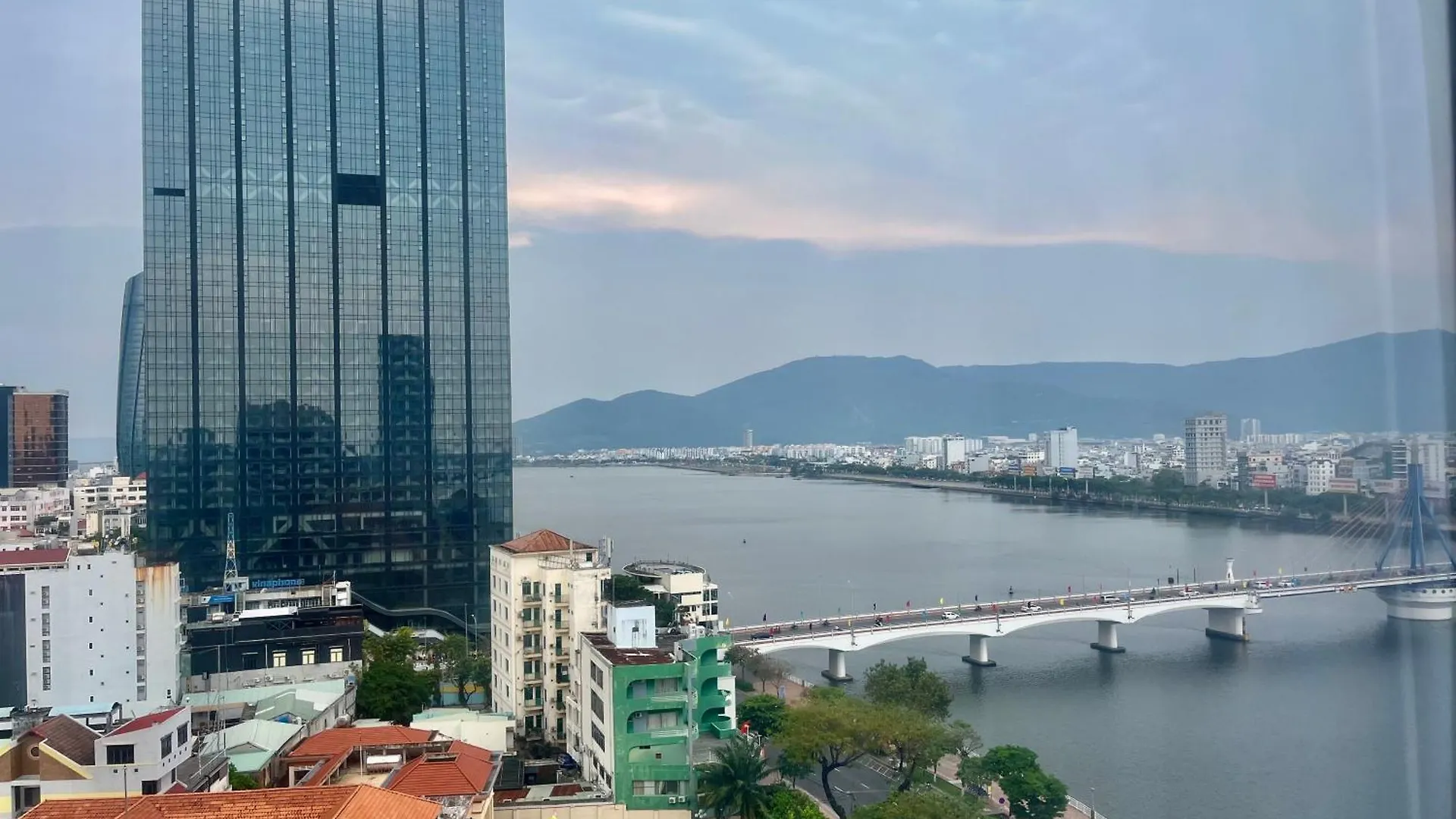 Luxury Center Riverside Apartment Da Nang Vietnam