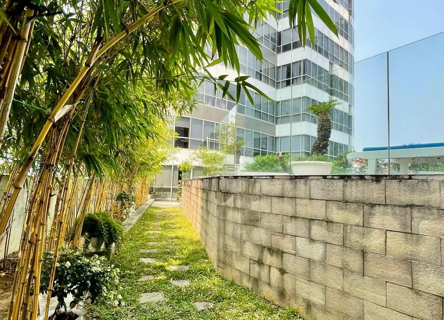 Luxury Center Riverside Apartment Da Nang 0*,  Vietnam